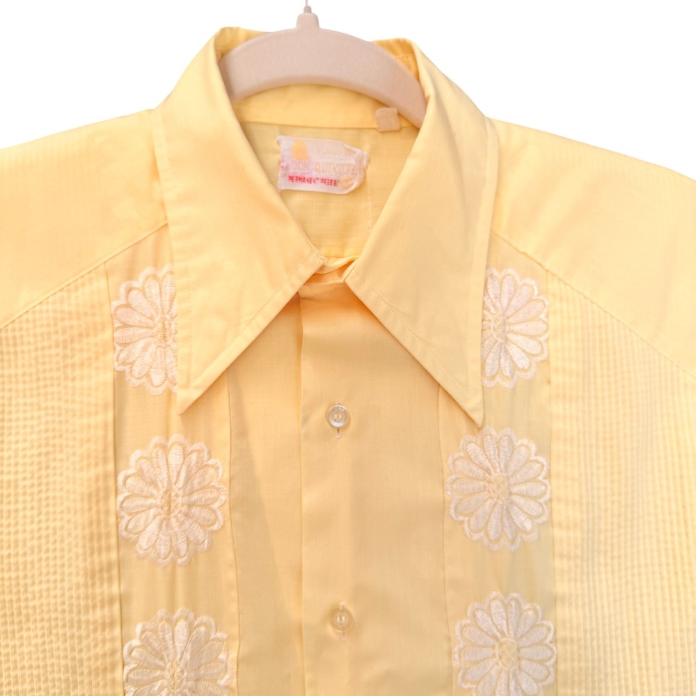 Vintage Don Quixote Guayabera Mens Medium Yellow Embroidered Pleated Shirt
